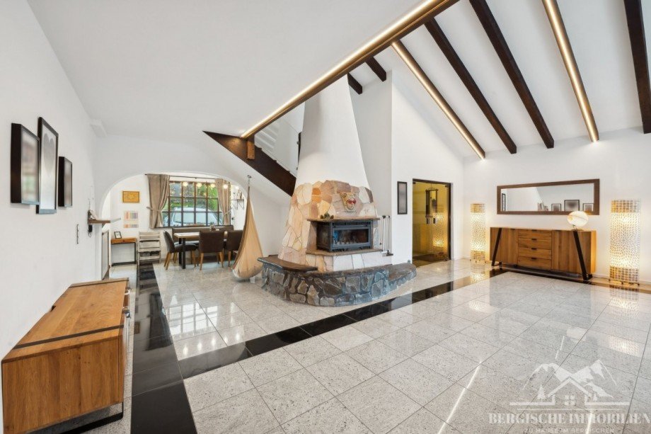 EG - Wohnzimmer/Kamin Einfamilienhaus Wiehl