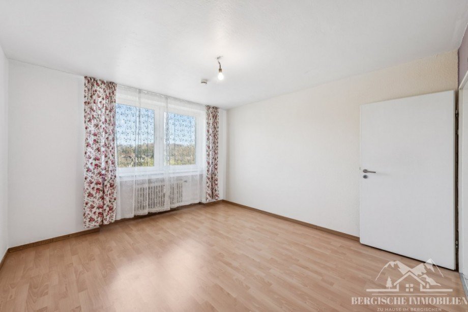 Schlafzimmer b Etagenwohnung Waldbr�l