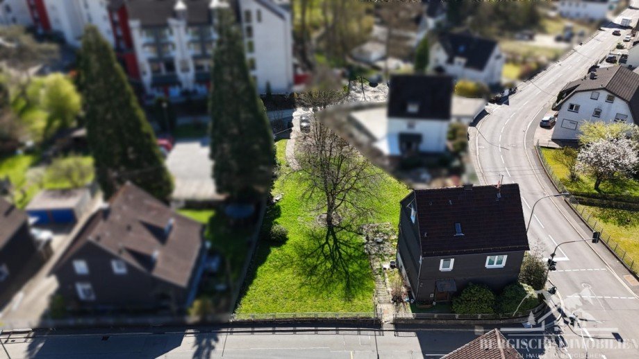 Luftbild Stra�enseite Wohngrundst�ck Bergneustadt