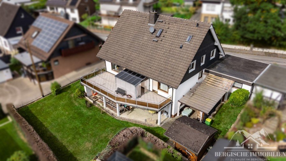 Luftbild S�d Zweifamilienhaus Gummersbach