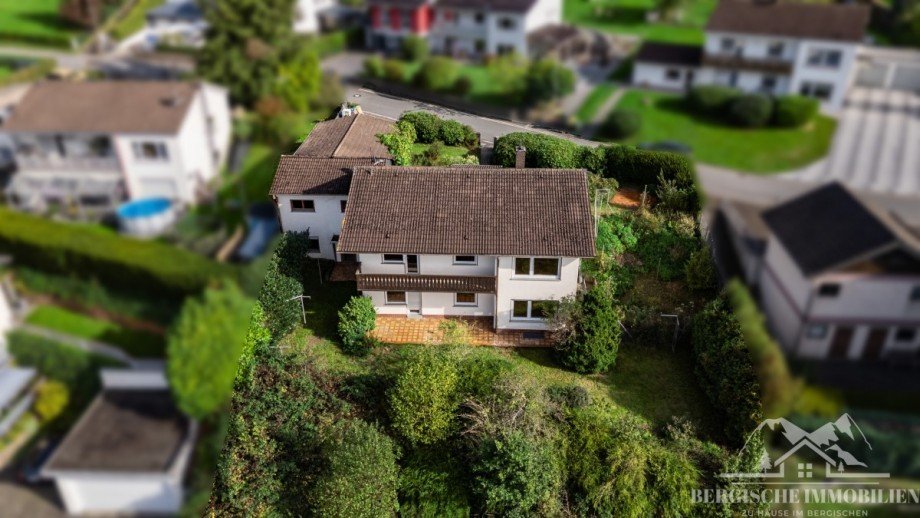Lufbild Westseite Zweifamilienhaus Engelskirchen