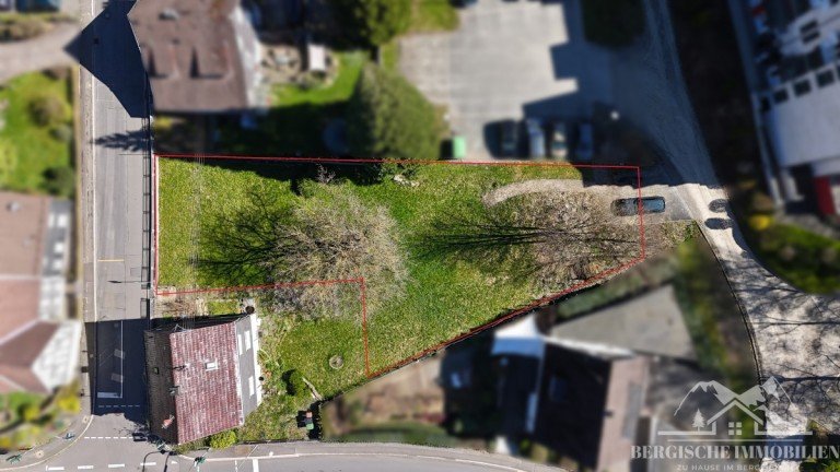 Luftbild Oben Bergneustadt - Oberbergischer Kreis - Bergneustadt Wohngrundst�ck Attraktives Baugrundst�ck in Bergneustadt mit Top-Lage