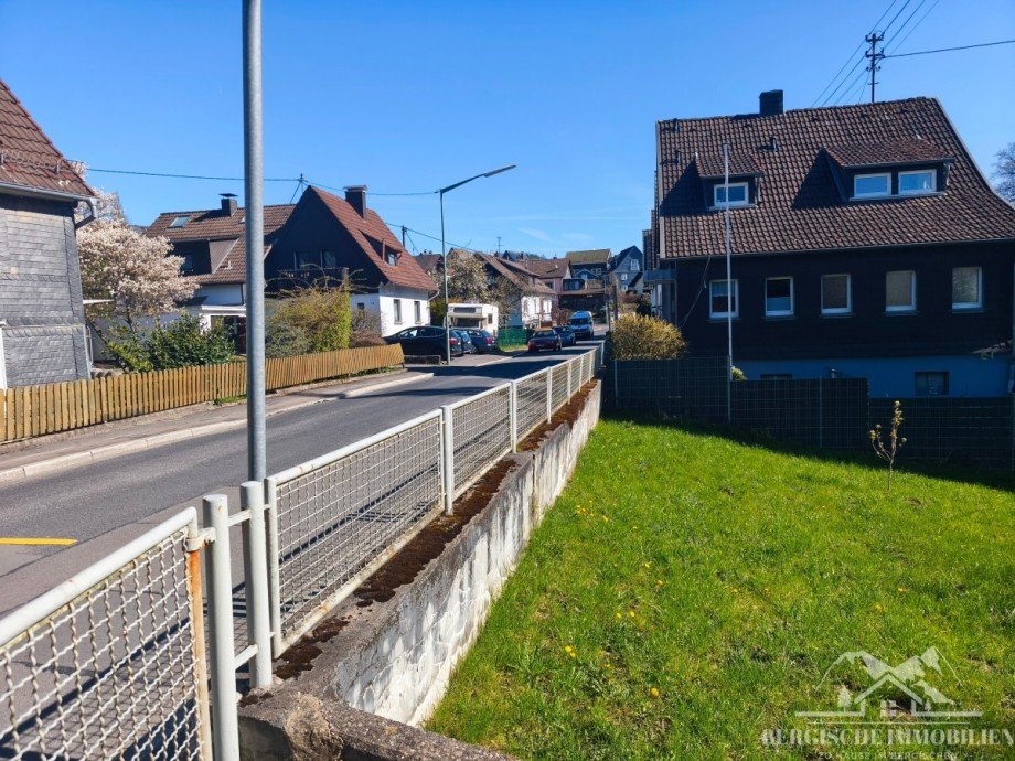 Stra�e - Zuwegung Wohngrundst�ck Bergneustadt