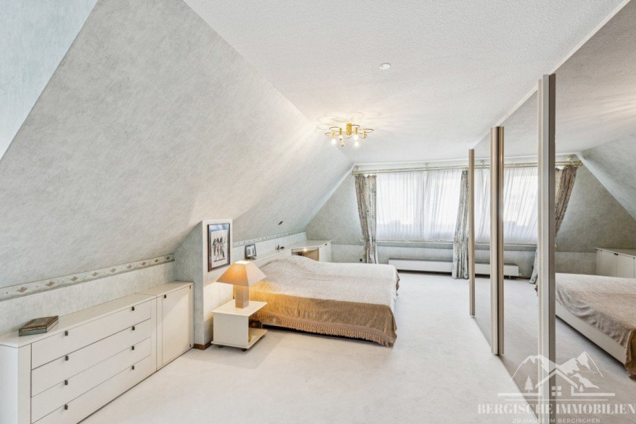 DG - Eltern Schlafzimmer Villa Gummersbach