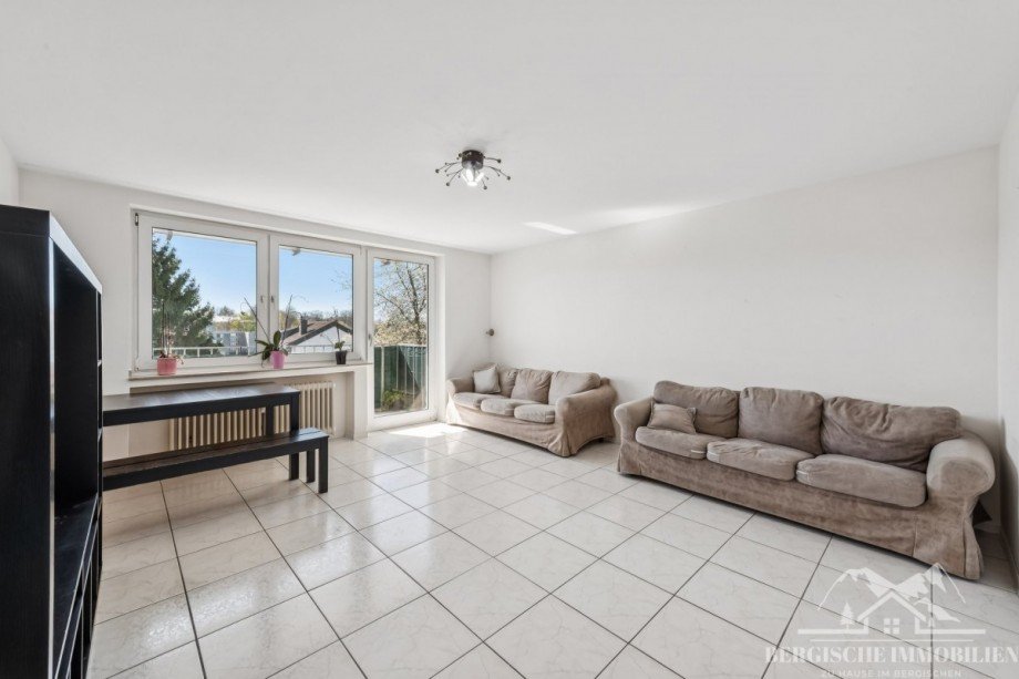 Wohnzimmer b Etagenwohnung Waldbr�l