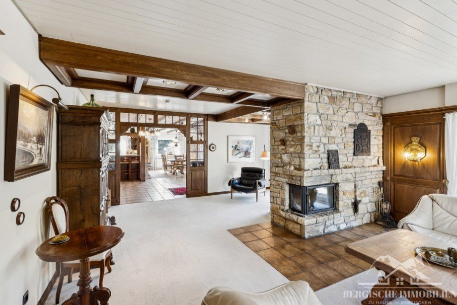 EG - Wohnzimmer-Kamin Villa Gummersbach
