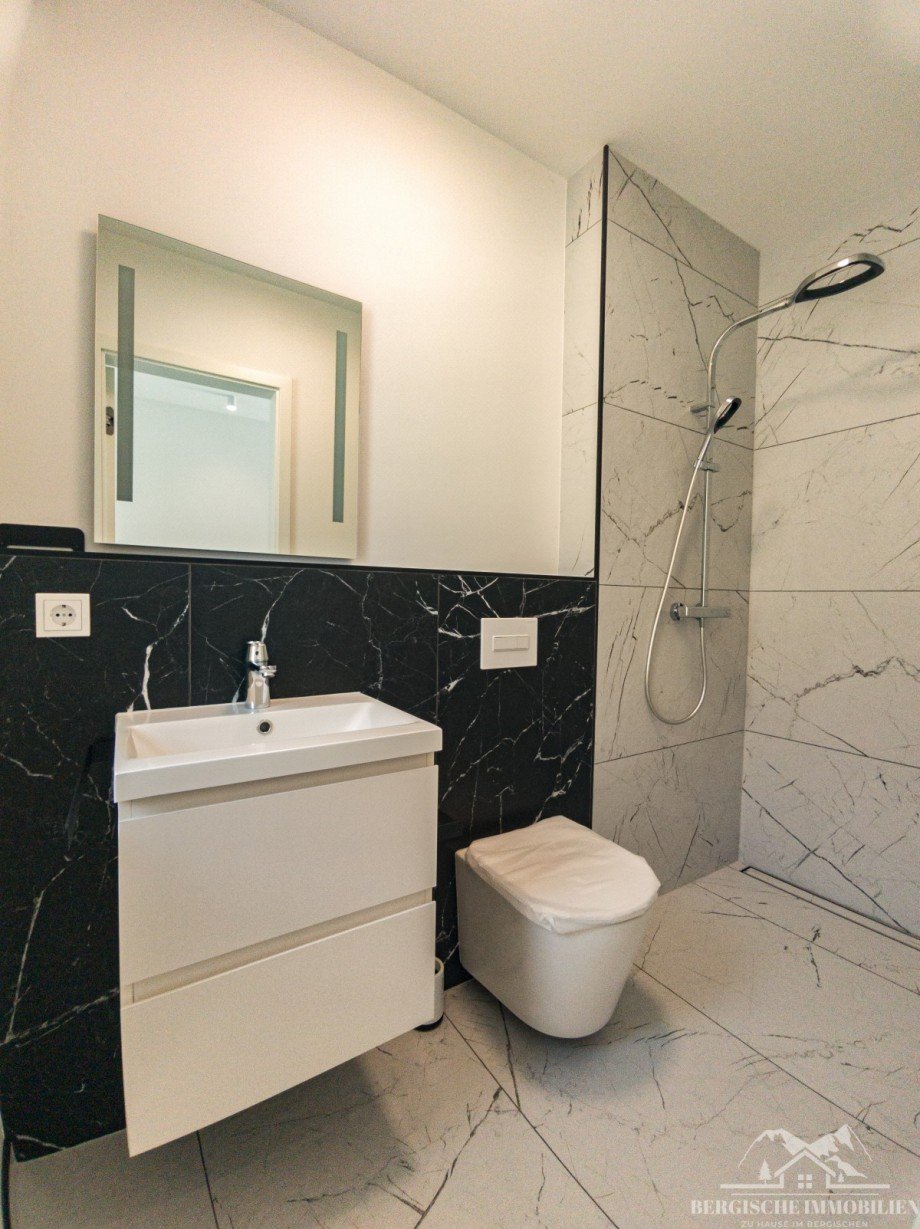 EG - Bad mit Dusche Doppelhaush�lfte Waldbr�l